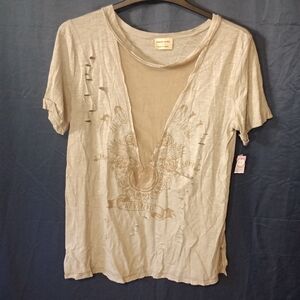 NWT Distressed Band Tee‎ "Never Die" Medium